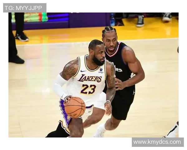 湖人队再度击败快船队:全新赛季的震撼对决 湖人队再度击败快船队:全新赛季的震撼对决